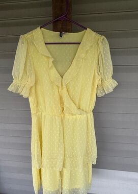 H&M Pale Yellow Swiss Dot Ruffle V-Neck Tunic